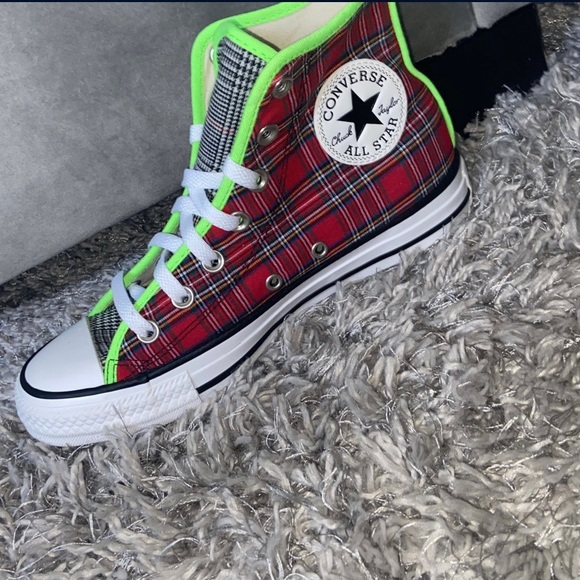 Peace On Earth Converse - Picture 2 of 5